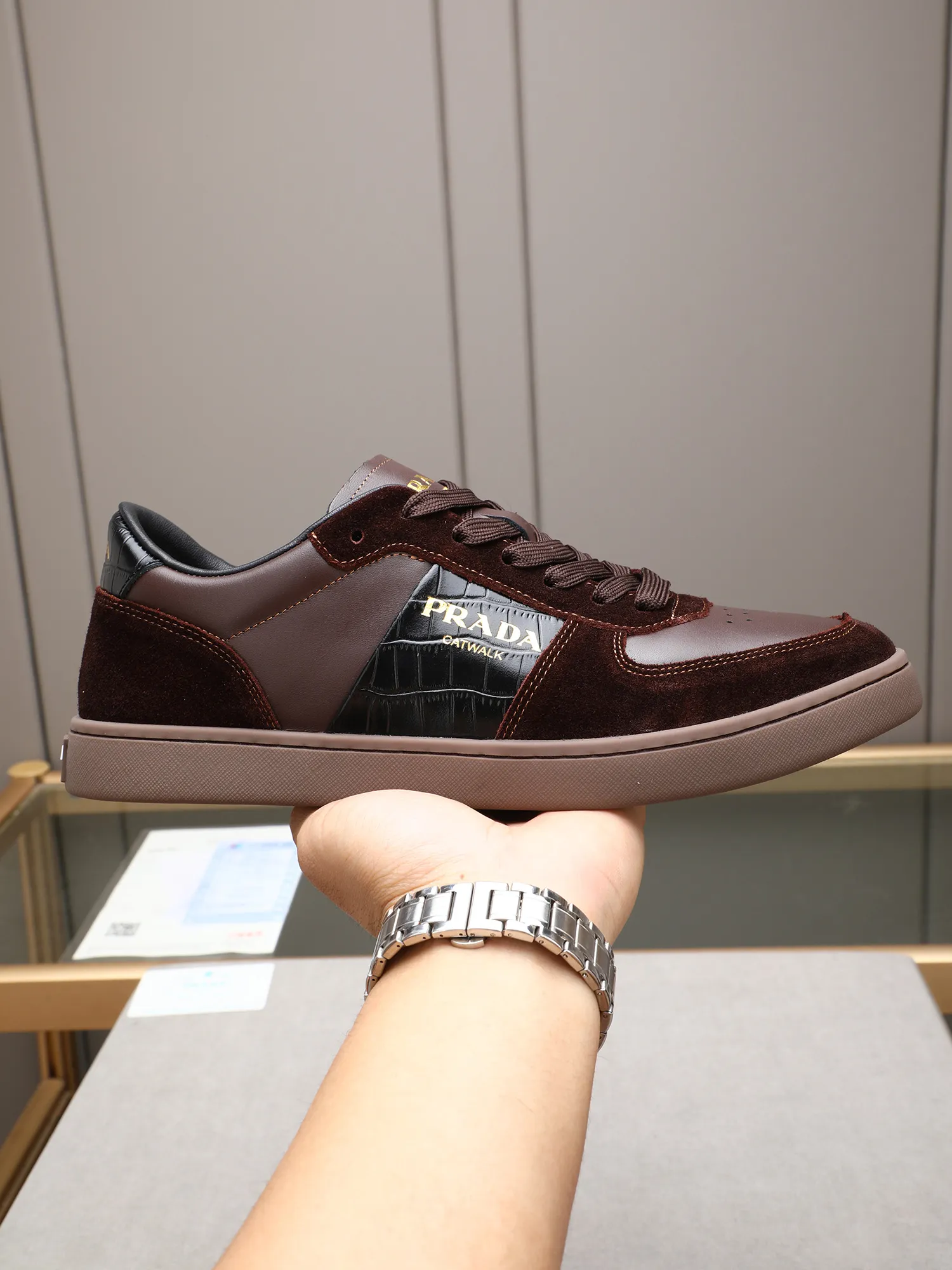 Men's shoes💰420💰 Brand: PRADA (Prada) Standard code: Men's code 38–44 (45 can be customized) Material: Original cowhide, breathable sheep lining Special outsole Style category: Men's fashionable casual sneakers Low-key luxury! Color: actual picture color